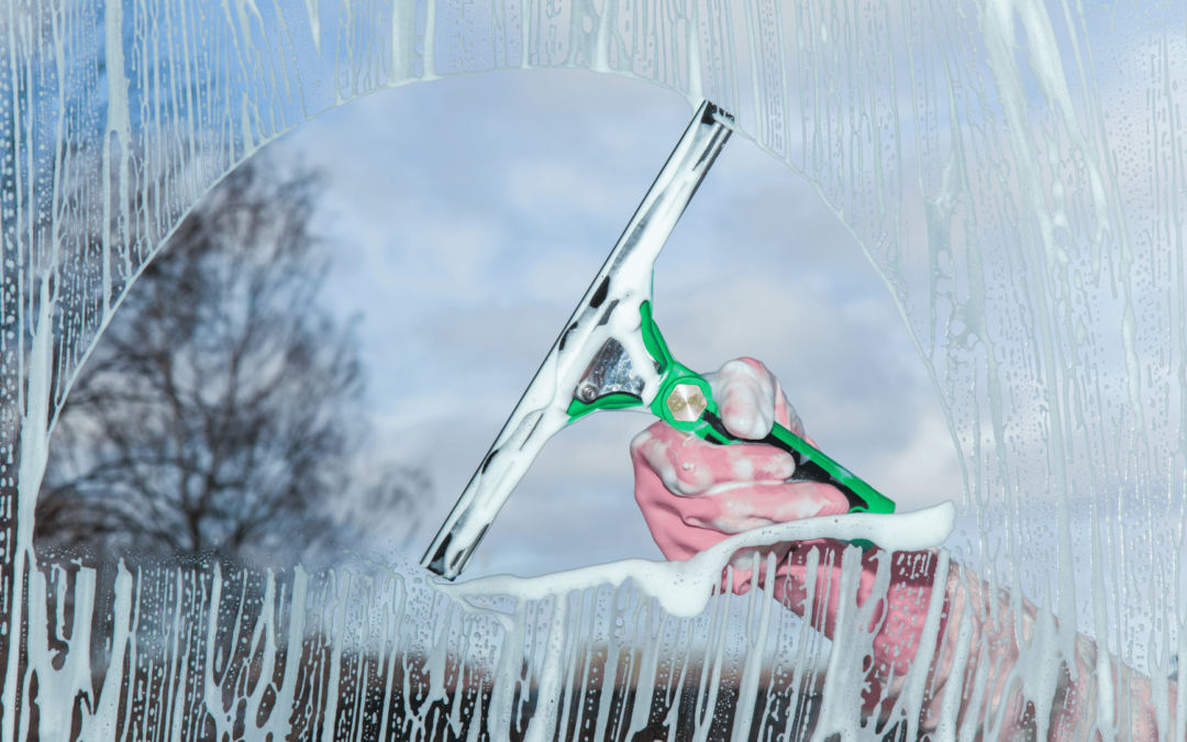 Comment notre entreprise de nettoyage procède au lavage de vitres sur Montpellier  ?